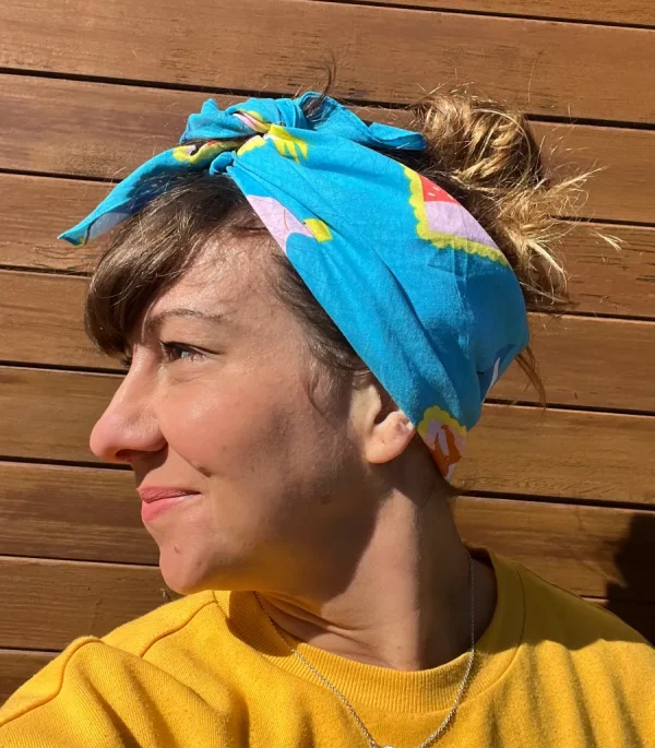 A person wearing an Australiana bandana on their head